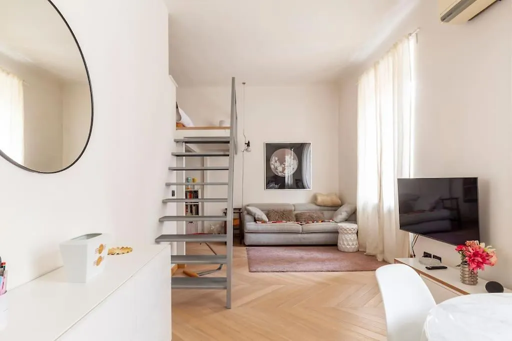 Lovely Studio - Heart Of Milão 0*,